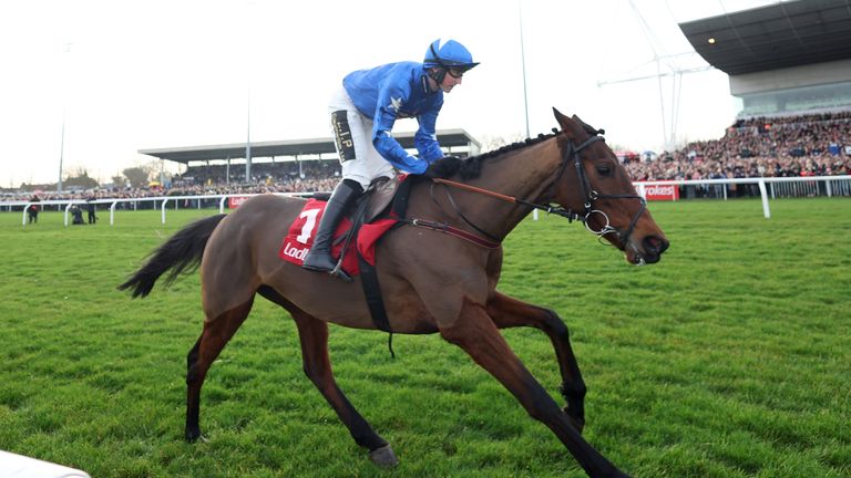 Giovinco heads to the start for the Kauto Star at Kempton