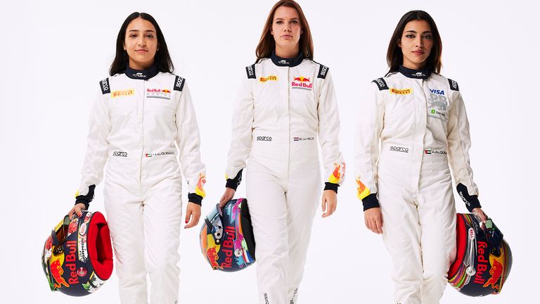 Hamda Al Qubaisi , Emely De Heus, Amna Al Qubaisi (Red Bull Contentpool)