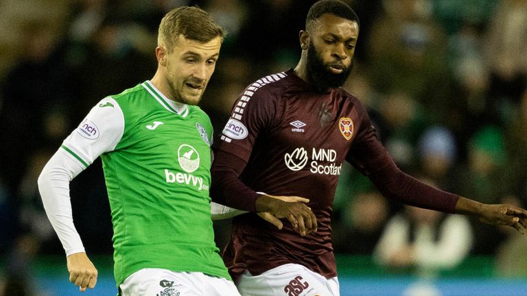 EDINBURGH, SCOTLAND - DECEMBER 27: Hibernian's Dylan Vente (L) and Hearts' Beni Baningime in action during a cinch Premiership match between Hibernian and Heart of Midlothian at Easter Road, on December 27, 2023, in Edinburgh, Scotland.  (Photo by Mark Scates / SNS Group)