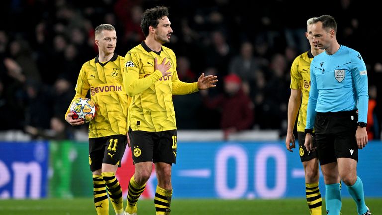 Mats Hummels was left astounded by the referee's decision