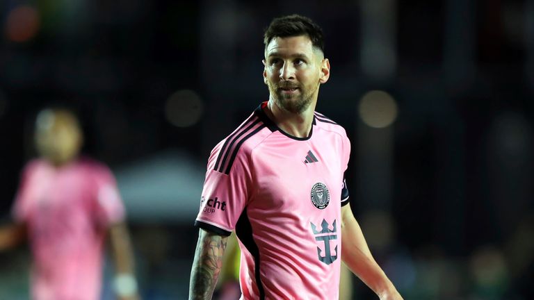Messi se enfrentó a Newell's Old Boys en un amistoso de pretemporada