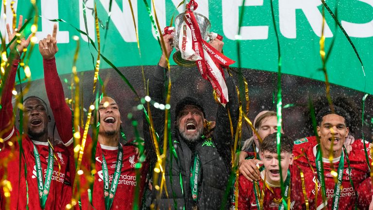 Jurgen Klopp lifts the Carabao Cup with his players