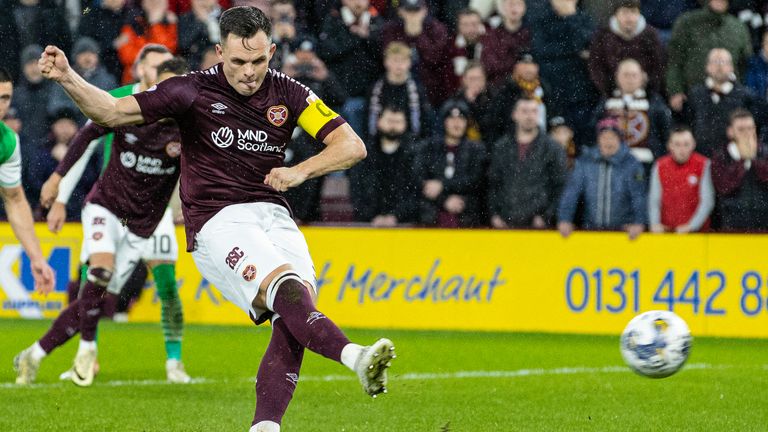 Hearts' Lawrence Shankland scored from the penalty spot to make it 1-1