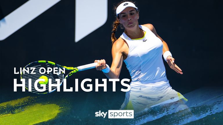 MELBOURNE, AUSTRALIA - JANUARY 14: Lucia Bronzetti of Italy in action against Lesia Tsurenko of Ukraine in the first round on Day 1 of the 2024 Australian Open at Melbourne Park on January 14, 2024 in Melbourne, Australia (Photo by Robert Prange/Getty Images)