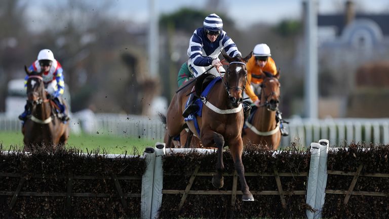 Lump Sum races to victory at Kempton