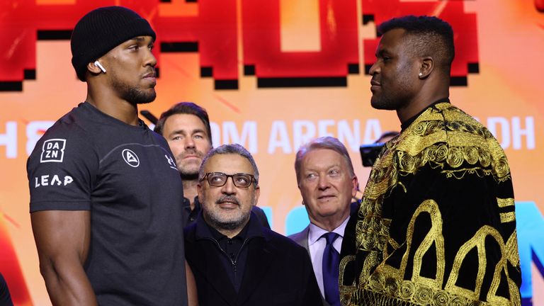 British heavyweight boxer Anthony Joshua (L) and French-Cameroonian boxer Francis Ngannou (R) pose after a press conference in London on January 15, 2024, ahead of their fight  in March. (Photo by Daniel LEAL / AFP)