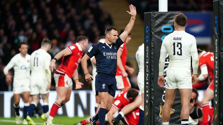 Wales' first score came via a penalty try, as England collapsed a rampaging rolling maul