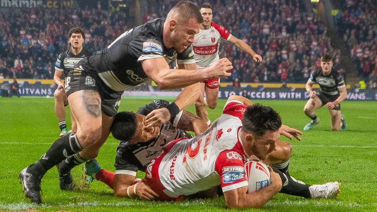 Hull KR&#39;s Niall Evalds scoring a try against Hull FC