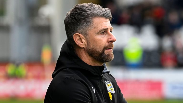 PAISLEY, SCOTLAND - FEBRUARY 24: St Mirren manager Stephen Robinson during a cinch Premiership match between St Mirren and St Johnstone at the SMiSA Stadium, on February 24, 2024, in Paisley, Scotland. (Photo by Rob Casey / SNS Group)