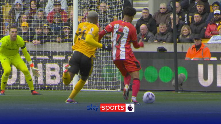 Toti challenge on Brewster - Wolves vs Sheff Utd