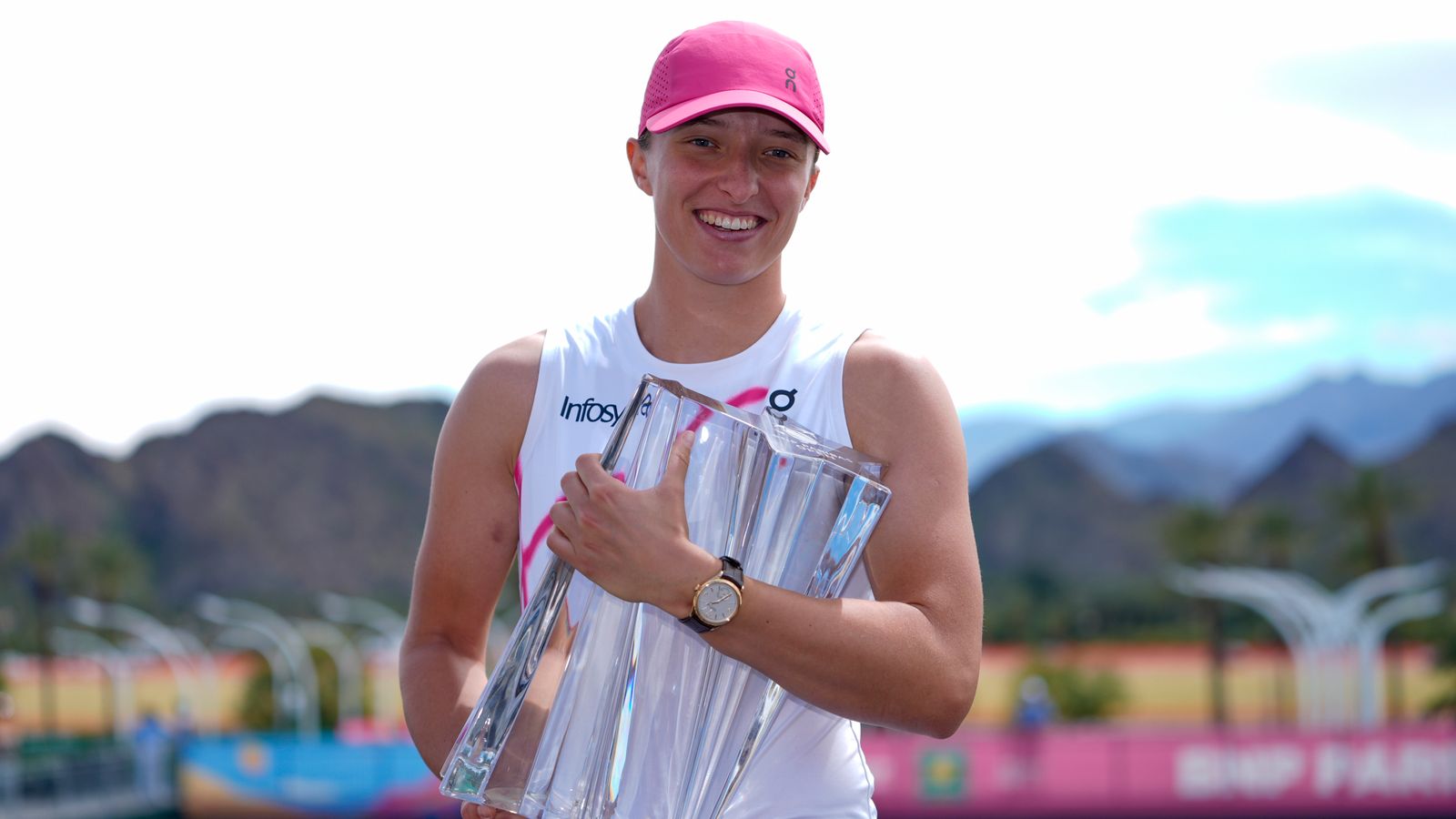 Gigi Salmon’s column: Iga Swiatek’s success, bees take over at Indian Wells and Simona Halep’s return | Tennis News Gigi Salmon’s column: Iga Swiatek’s success, bees take over at Indian Wells and Simona Halep’s return | Tennis News