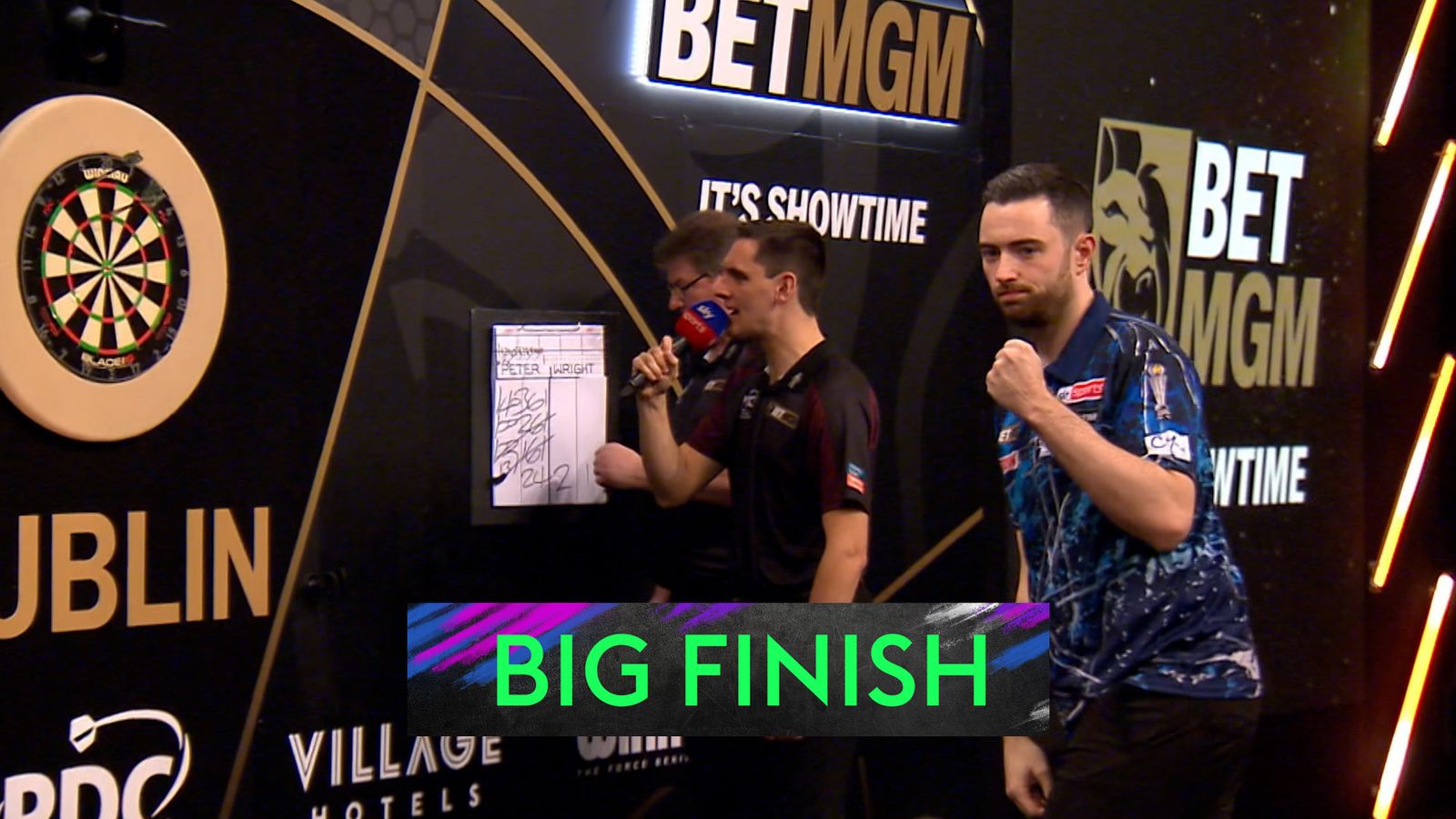 Luke Humphries breaks Peter Wright throw with 'sublime' 130 checkout