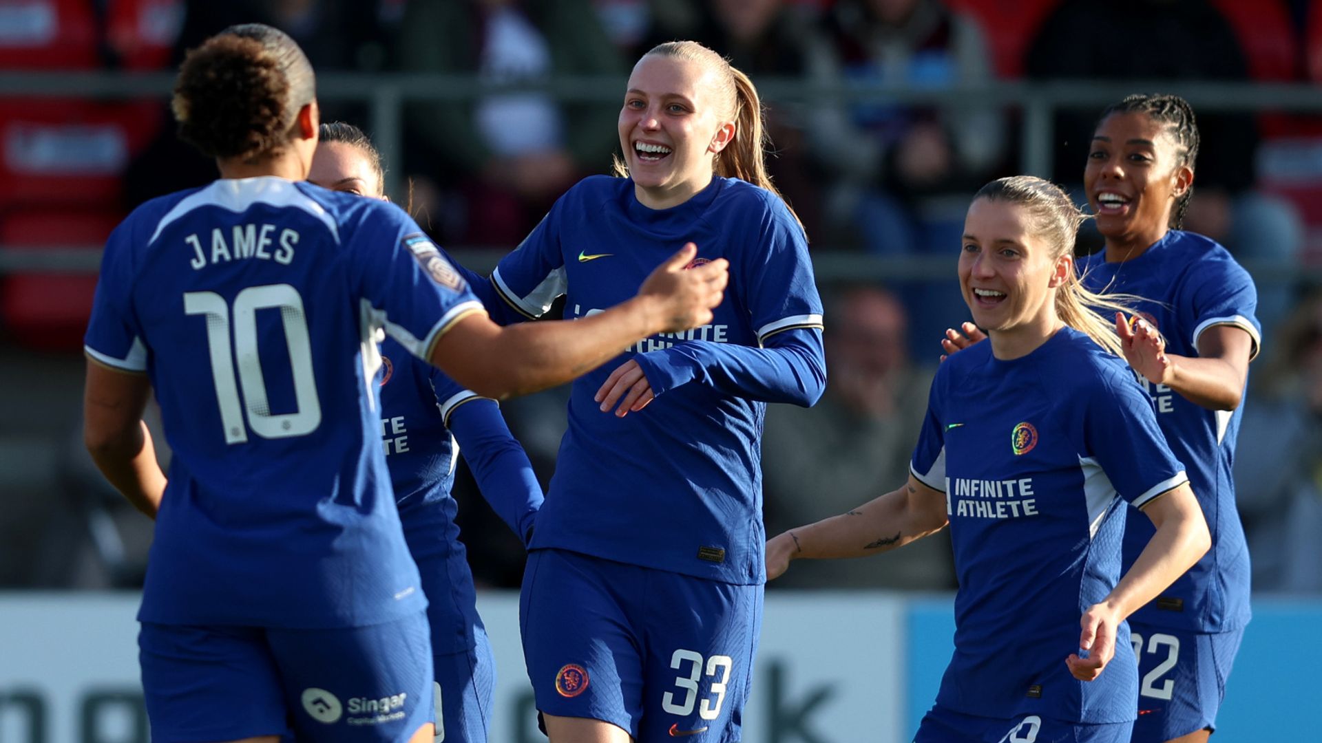 Chelsea return top of WSL amid offside controversy at West Ham