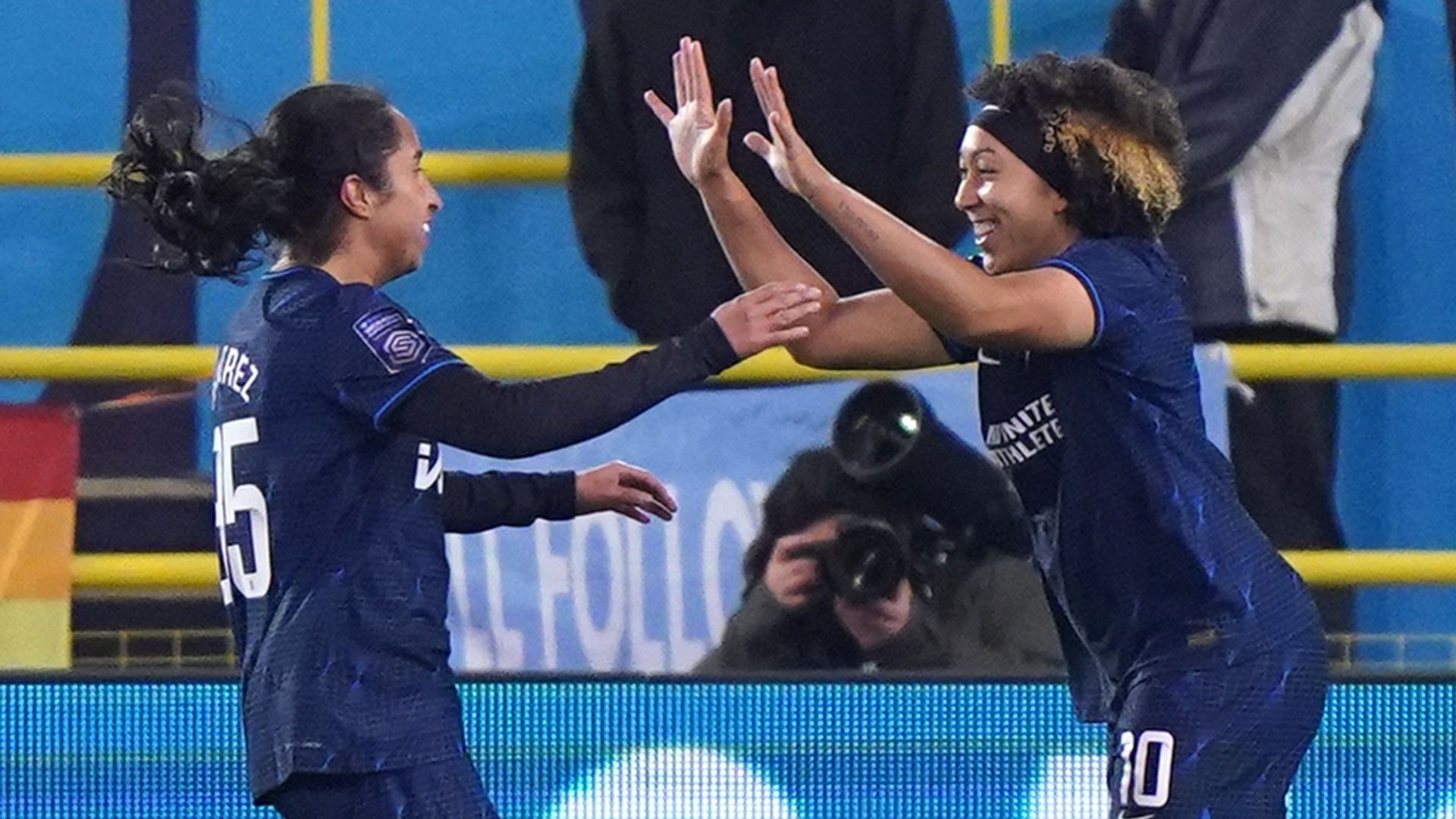 James fires Chelsea past Man City and into another Conti Cup final
