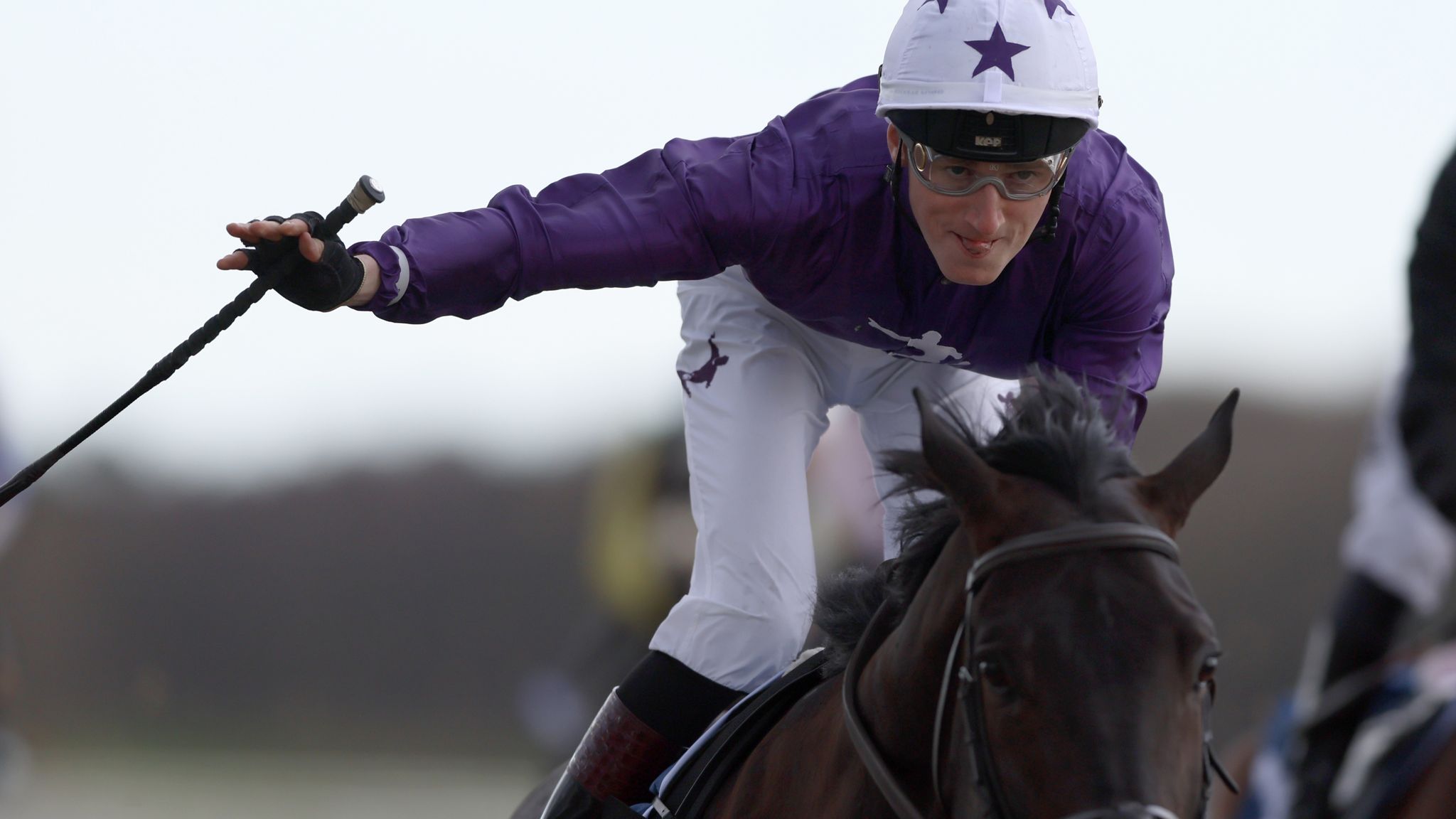 Easter Classic: Elegant Man beats Penzance and Hooking to net £100,000 ...