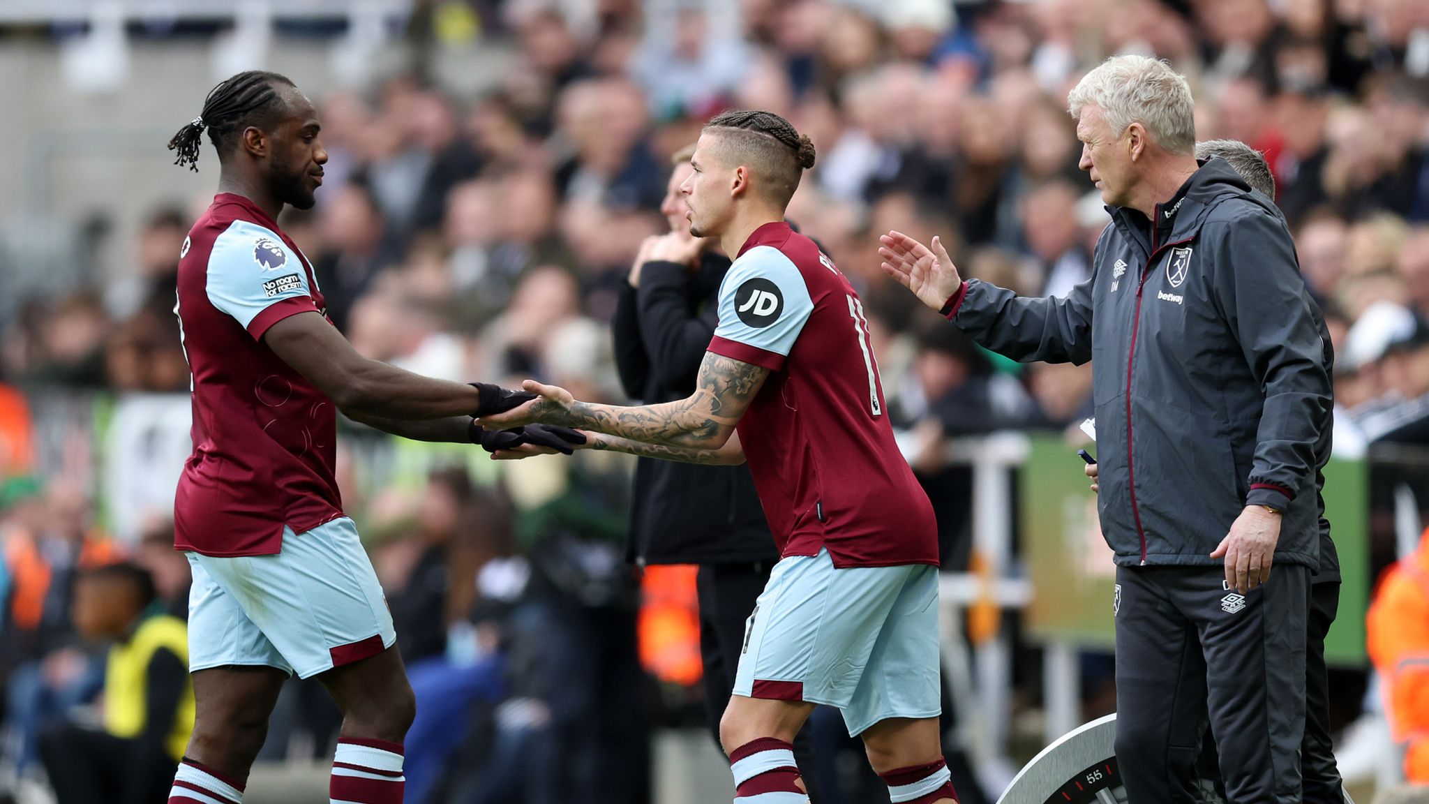 Kalvin Phillips: West Ham midfielder makes offensive gesture to Hammers  fans after Newcastle defeat | Football News | Sky Sports