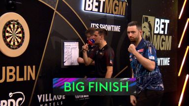 Humphries breaks Wright throw with 'sublime' 130 checkout