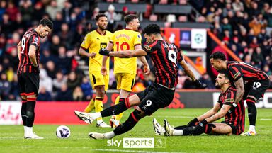 'That bamboozled everyone!' | Solanke slips to send penalty sailing over