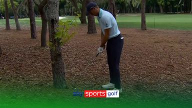 Spieth goes left-handed to get out of awkward position!