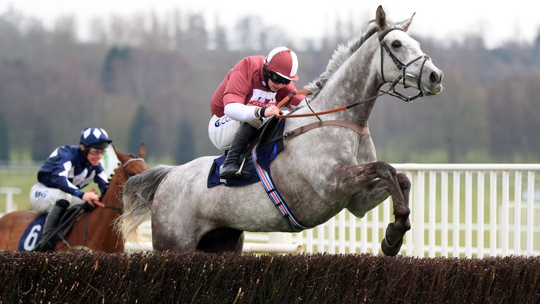 Ask Me Early winning the 1834 Novices' Handicap Chase at Uttoxeter racecourse back in 2021