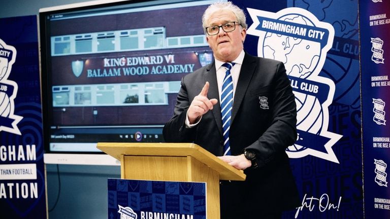 CEO Birmingham City Garry Cook membahas kerja klub di Akademi Raja Edward VI Bileam Wood