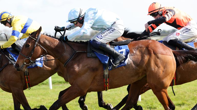 Paul Townend powers to the front on Jade De Grugy at Fairyhouse