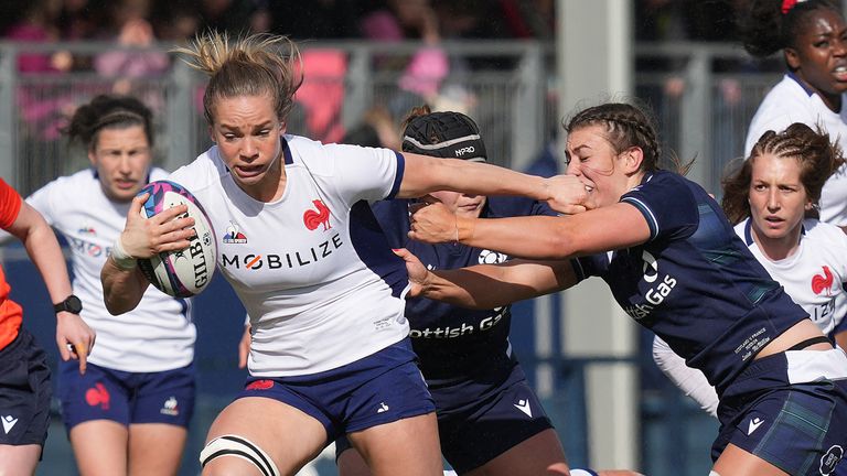 France's number 8 Romane Menager (C) runs with the ball during the Six Nations international women's rugby union match between Scotland and France at The Hive Stadium in Edinburgh on March 30, 2024. (Photo by Andy Buchanan / AFP)