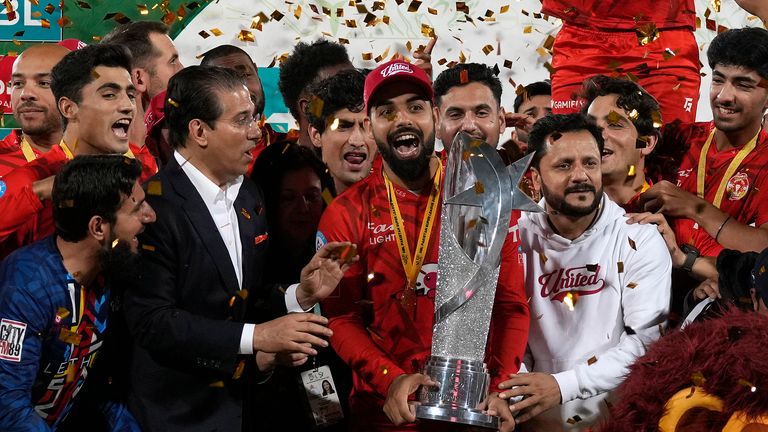 Islamabad United beat Multan Sultan by two wickets in the PSL final