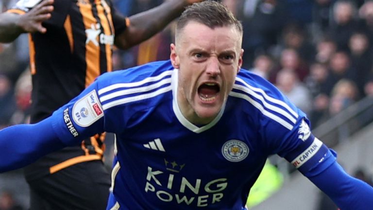 Jamie Vardy celebrates scoring Leicester City's second goal