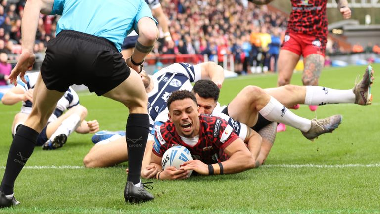 Picture by John Clifton/SWpix.com - 23/03/2024 - Rugby League - Betfred Challenge Cup Round 6 - Leigh Leopards v Featherstone Rovers - Leigh Sports Village, Leigh , England -
Leigh Leopards' Umyla Hanley scores a try