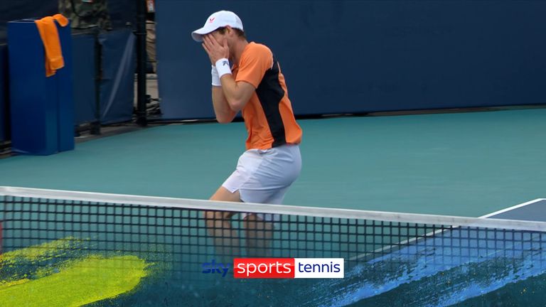 Andy Murray injures ankle