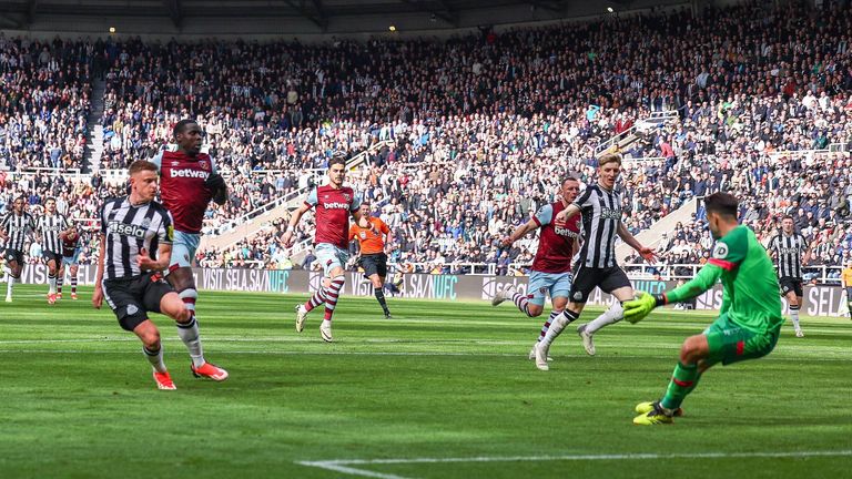 Harvey Barnes scores to give Newcastle a 4-3 lead against West Ham
