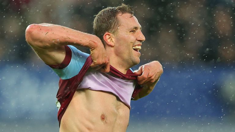 Tomas Soucek celebrates after scoring late on for West Ham at Everton