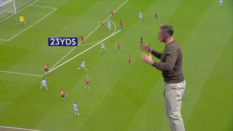 Carragher again highlights the distance between Casemiro and Mainoo in the period of play leading up to Erling Haaland's missed chance in the first half