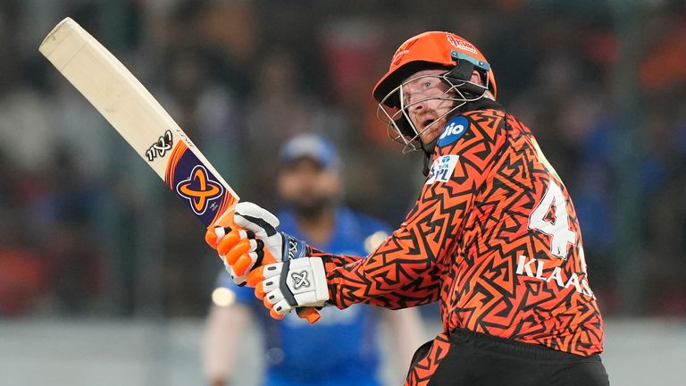 Sunrisers Hyderabad's Heinrich Klaasen plays a shot