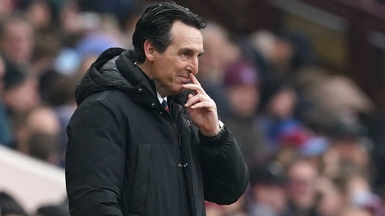Unai Emery looks on during Villa's 4-0 home defeat to Spurs