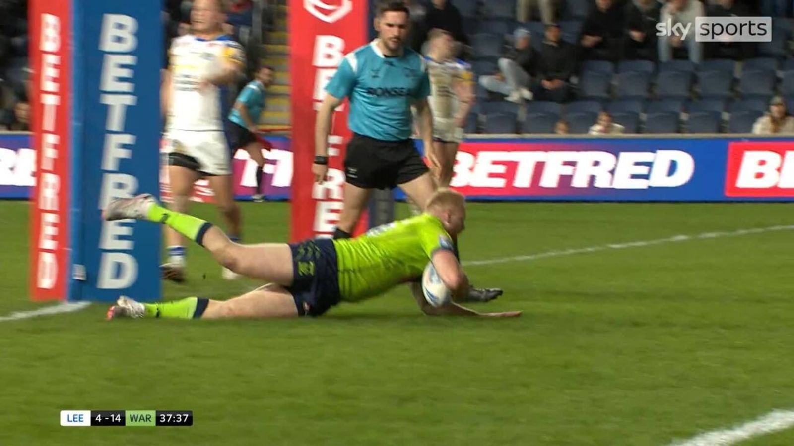 'Joe Bullock powers through!' Warrington extend lead over Leeds
