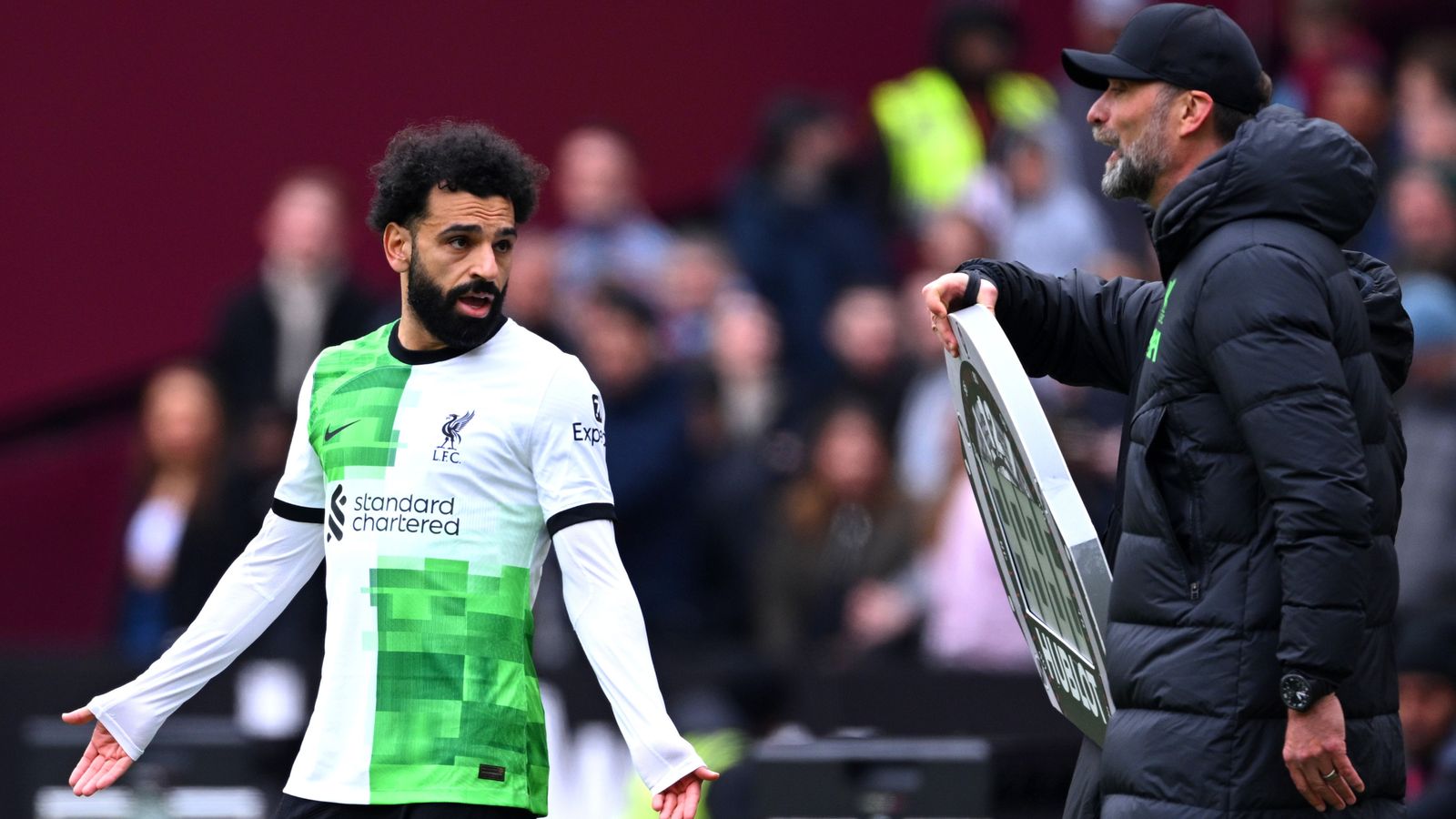 Mohamed Salah und Jürgen Klopp: Der Liverpooler Stürmer scheint an der Seitenlinie von West Ham mit dem Trainer aneinandergeraten zu sein |  Fußballnachrichten