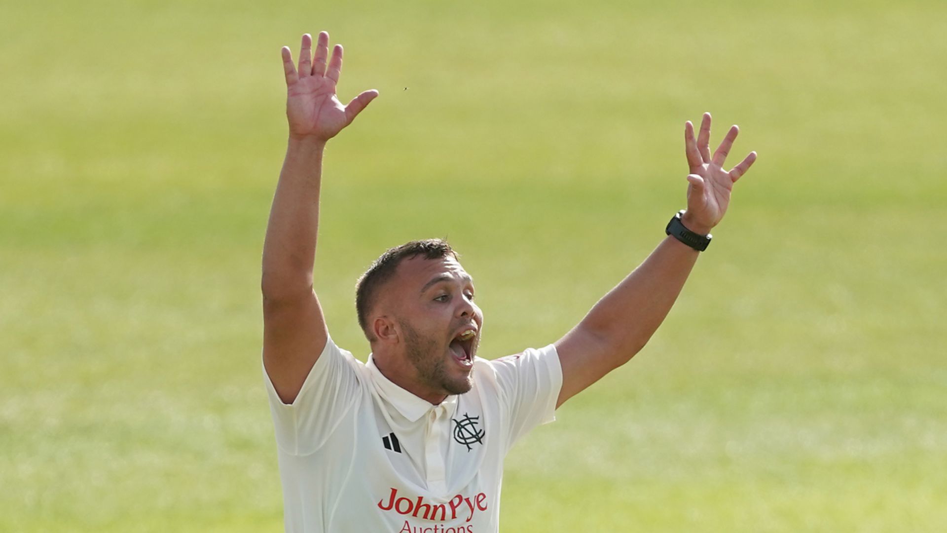 Paterson steals show for Notts on County Championship opening day