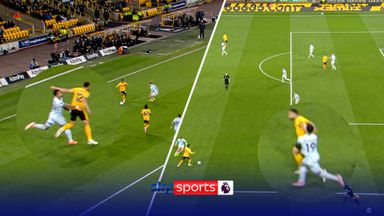 Did Cunha elbow Kluivert before Wolves' disallowed goal?