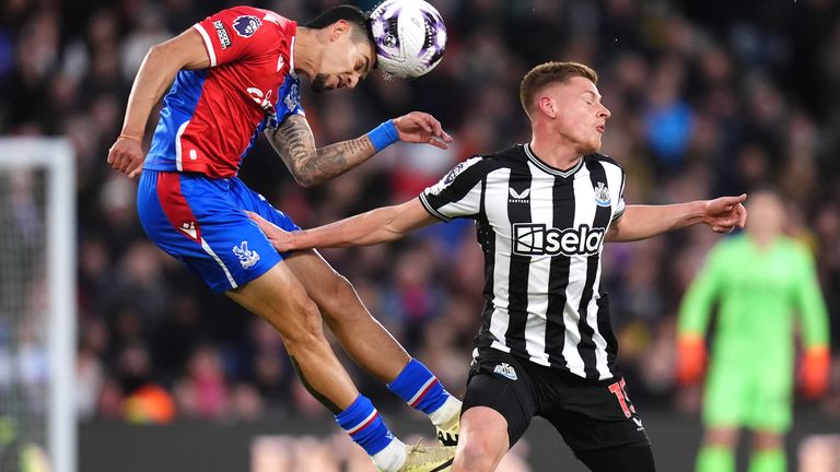 Crystal Palace's Daniel Munoz (left) and Newcastle United's Harvey Barnes battle for the ball
