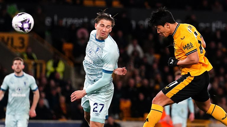 Hee-Chan Hwang equalises for Wolves