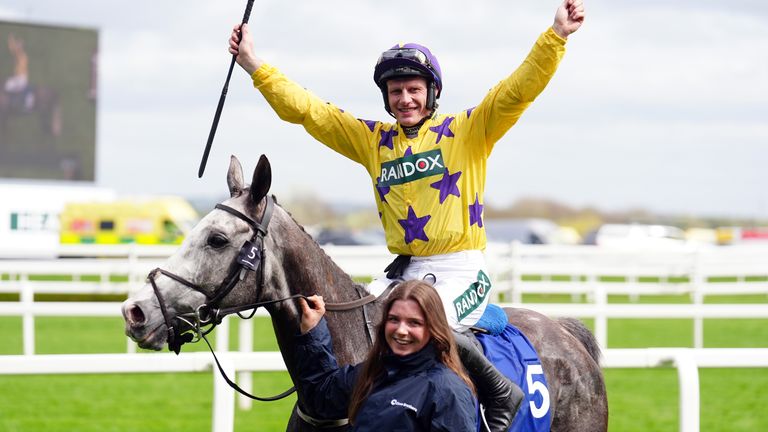 Il Etait Temps and Paul Townend after winning at Aintree