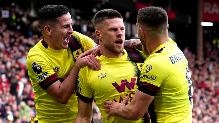 Burnley's Johann Gudmundsson (centre) celebrates with team-mates after scoring their side's fourth goal of the game