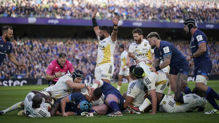 La Rochelle went in at half-time 10 points behind, scoring through Louis Penverne via a rolling maul in the final first half play