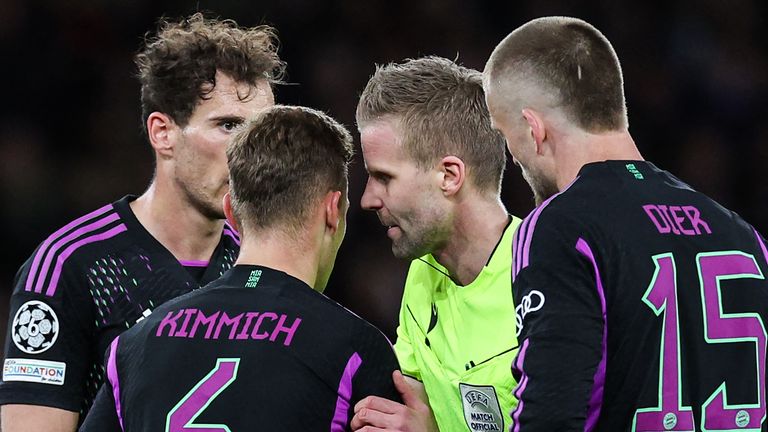 Swedish referee Glenn Nyberg  (2nd R) speaks to Bayern Munich's German midfielder #06 Joshua Kimmich (front L) during the UEFA Champions League quarter final first-leg football match between Arsenal and Bayern Munich at the Arsenal Stadium, in north London, on April 9, 2024. (Photo by Adrian DENNIS / AFP)