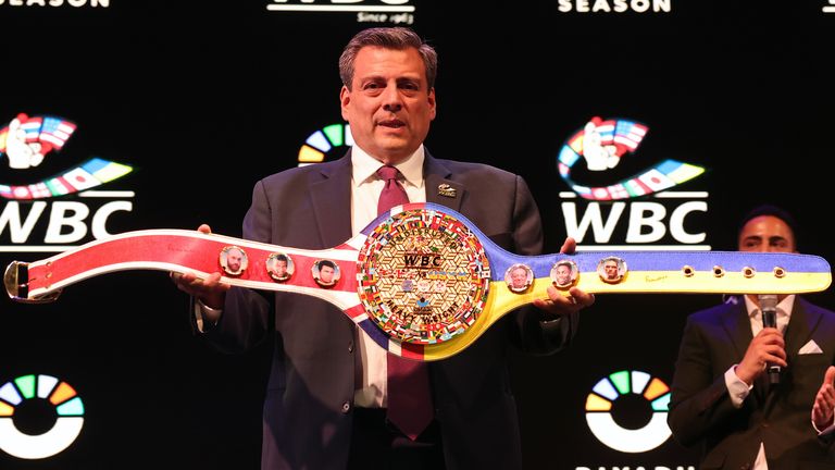 Mauricio Sulaiman unveils the WBC belt