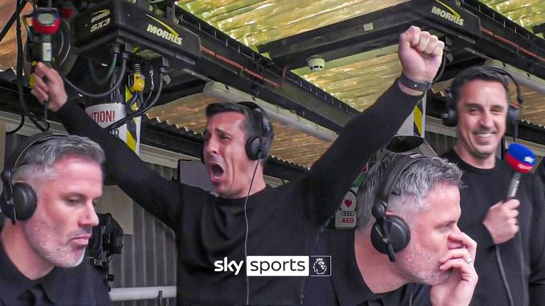Bekijk de reactie van Jamie Carragher en Gary Neville in het commentaarveld op Old Trafford toen Manchester United met 2-2 Liverpool won.