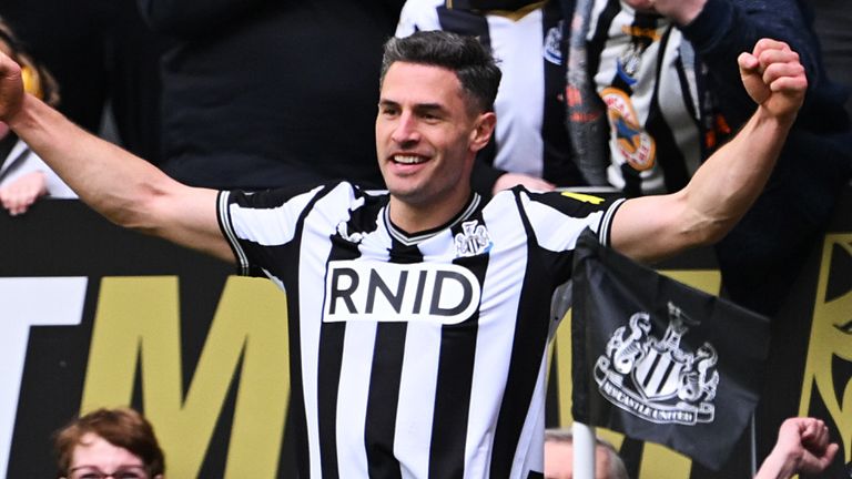 Fabian Schar celebrates after heading Newcastle 4-0 up against Spurs