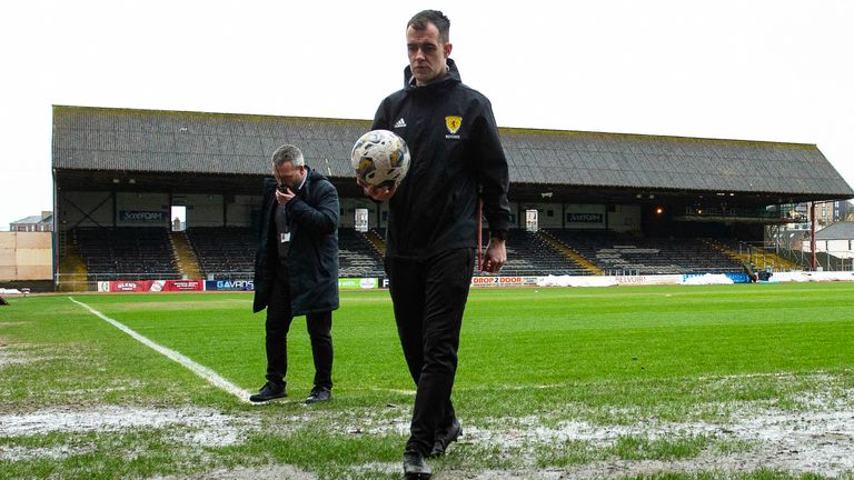 DUNDEE, SCOTLAND - APRIL 10: Referee Don Robertson calls the match off during a secondary pitch inspection ahead of a cinch Premiership match between Dundee and Rangers at the Scot Foam Stadium at Dens Park, on April 10, 2024, in Dundee, Scotland. (Photo by Ewan Bootman / SNS Group)